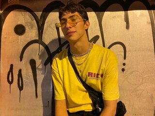 TroyPeters shows